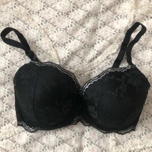 Victoria's Secret Dream Angels Black Lace Underwire Bra in size 34DDD. Like new